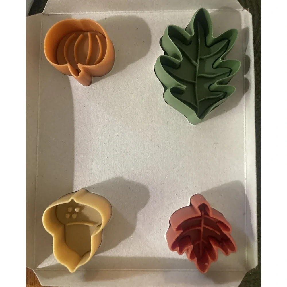Williams Sonoma‎ Set of 4 Pie Crust Cutters Fall Harvest Thanksgiving Pumpkin